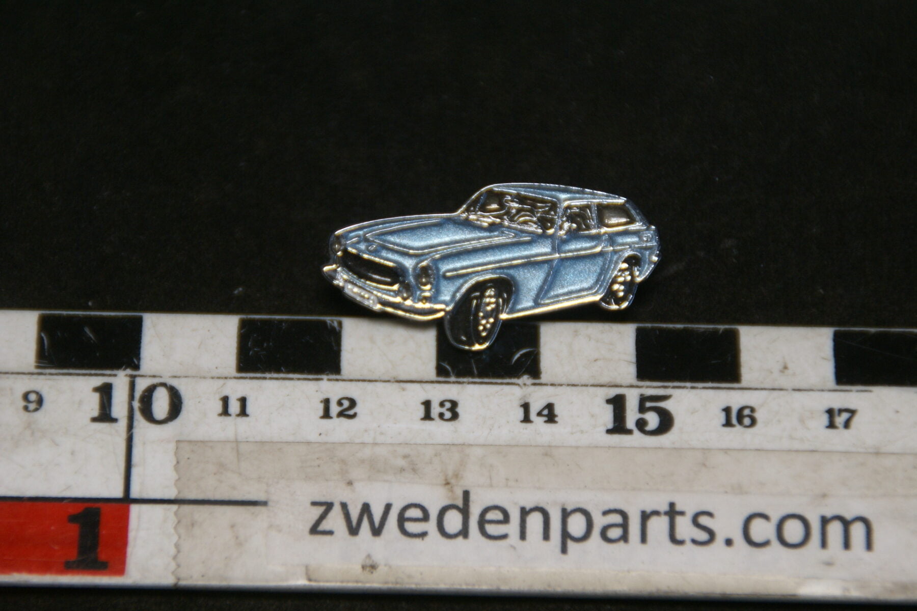 DSC05444 originele Volvo  1800ES blauw pin-f8c04207