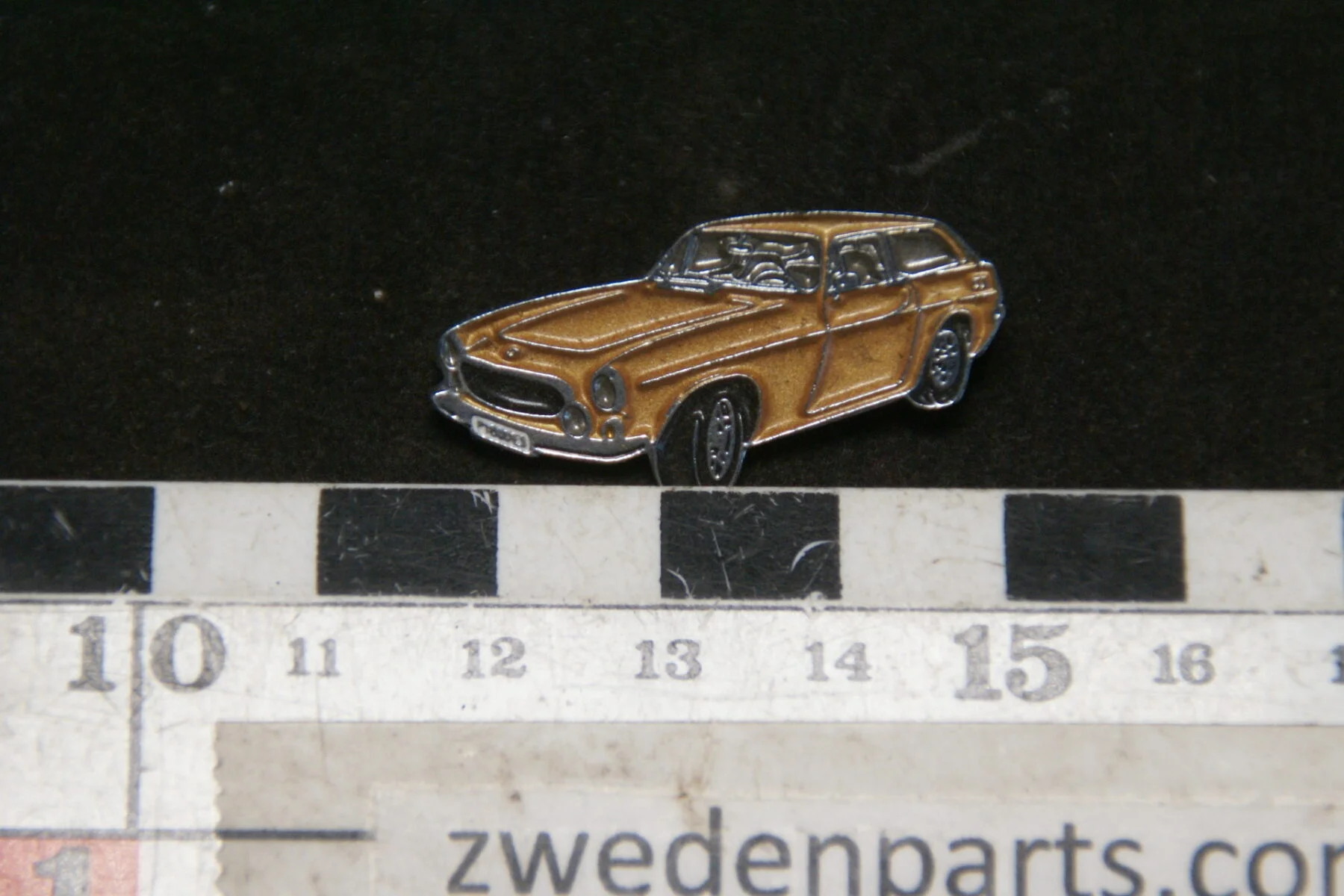 DSC05447 originele Volvo  1800ES goud pin-f7434f4d