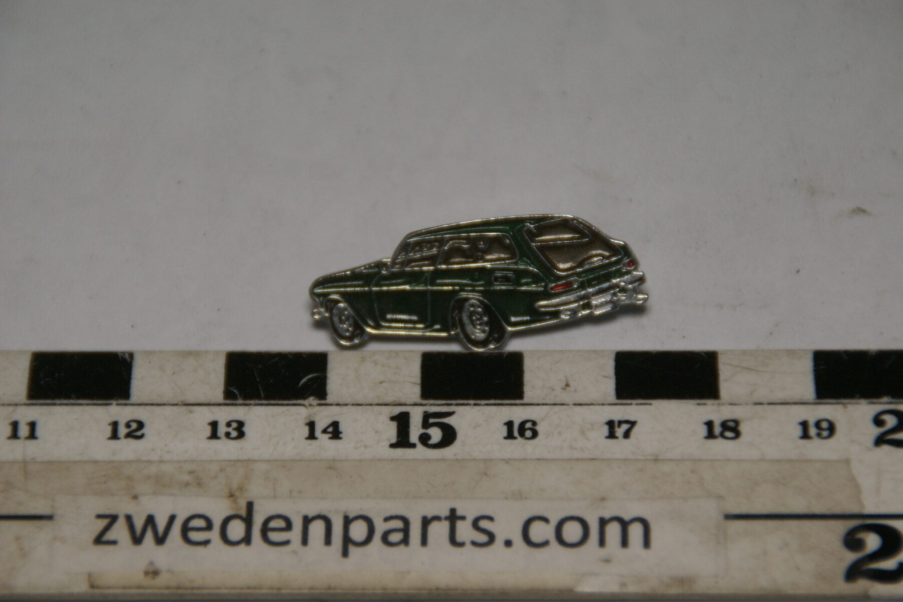 DSC05452 originele Volvo  1800ES groen metallic pin-dde071fe