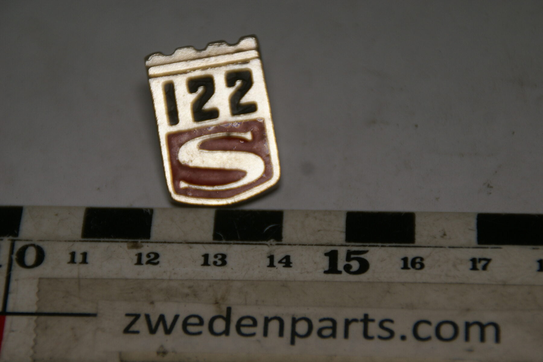 DSC05485 originele Volvo Amazon 122S embleem pin-0968a841