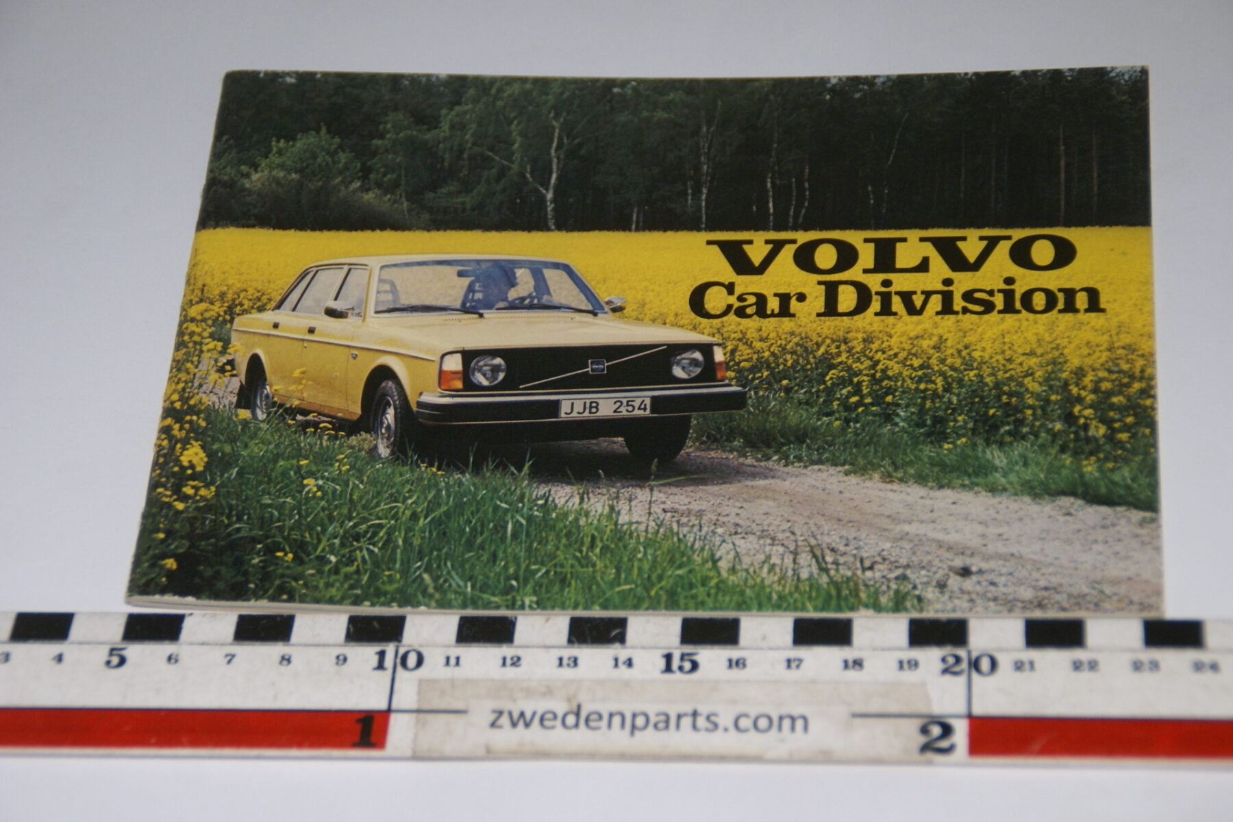 DSC06192 1976 origineel boekje Volvo Car division, nr. PRPV 760103, English-addf144c