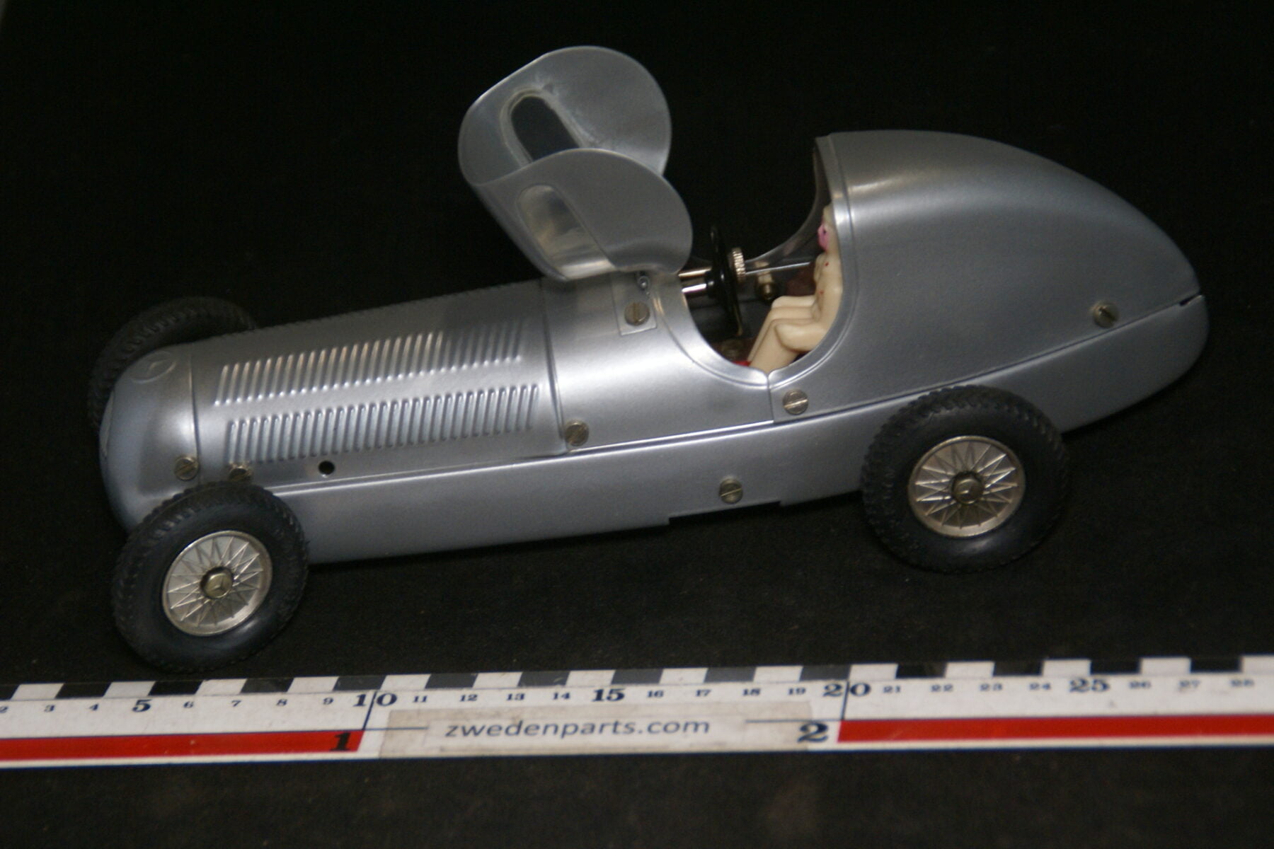 DSC07987 ca 1988 miniatuur Märklin metalen raceauto Mercedes grijs ca 1op18 nr 1906-76ba87dd