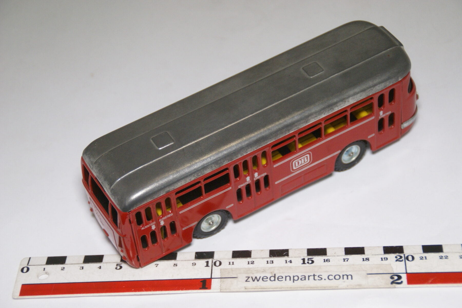 DSC07993 miniatuur CKO blikken bus rood grijs nr 411 nieuwstaat-acca7a98