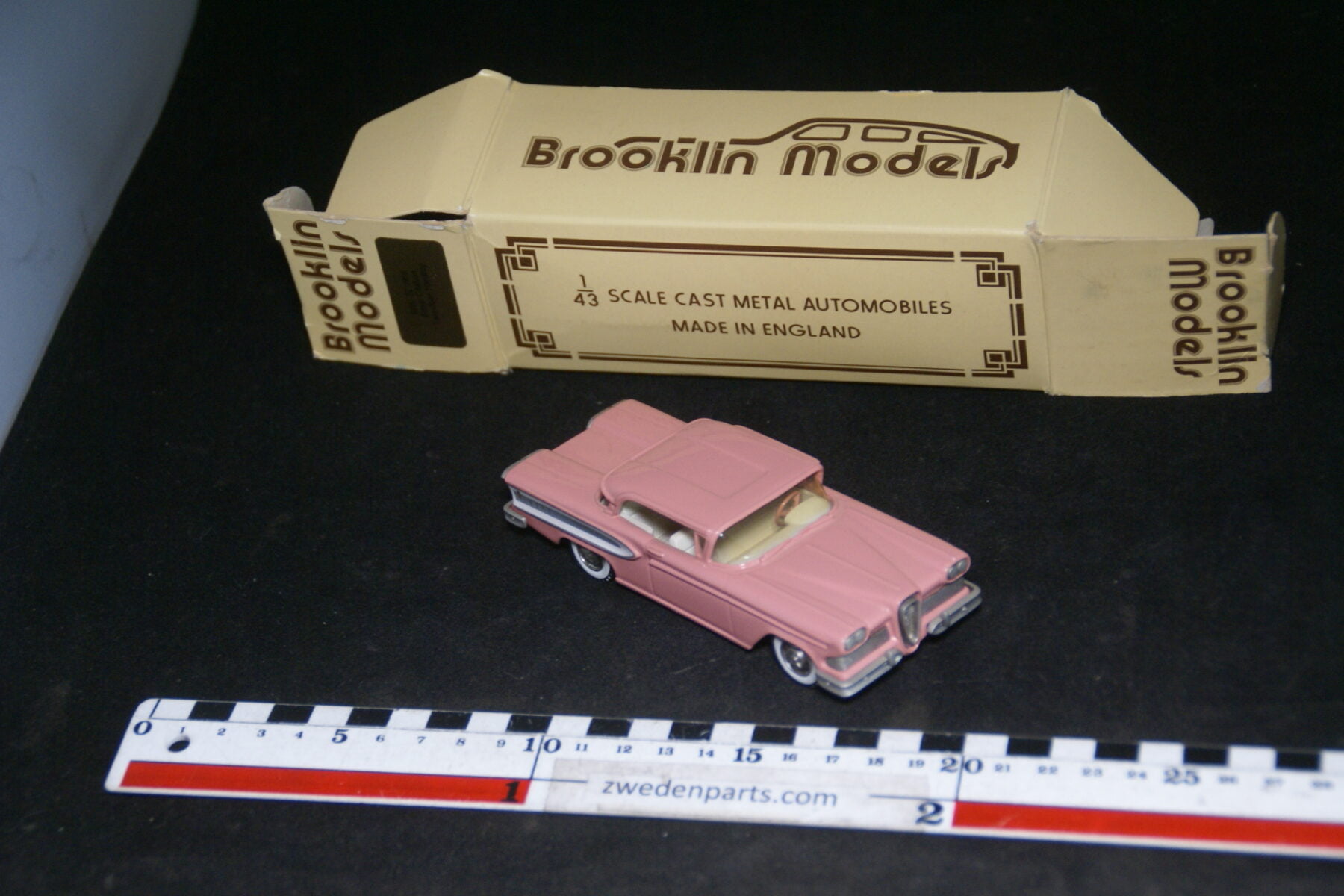 DSC07998 1958 miniatuur Brooklin Models Edsel Citation 2 door hardtop roze 1op43 nr BRK 22 MB-5aee9193