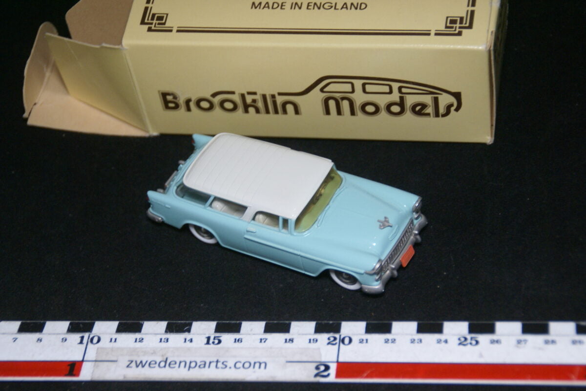 DSC08022 1955 miniatuur Brooklin Models Chevrolet Nomad blauw wit 1op43 nr BRK 26-f3cb43d7