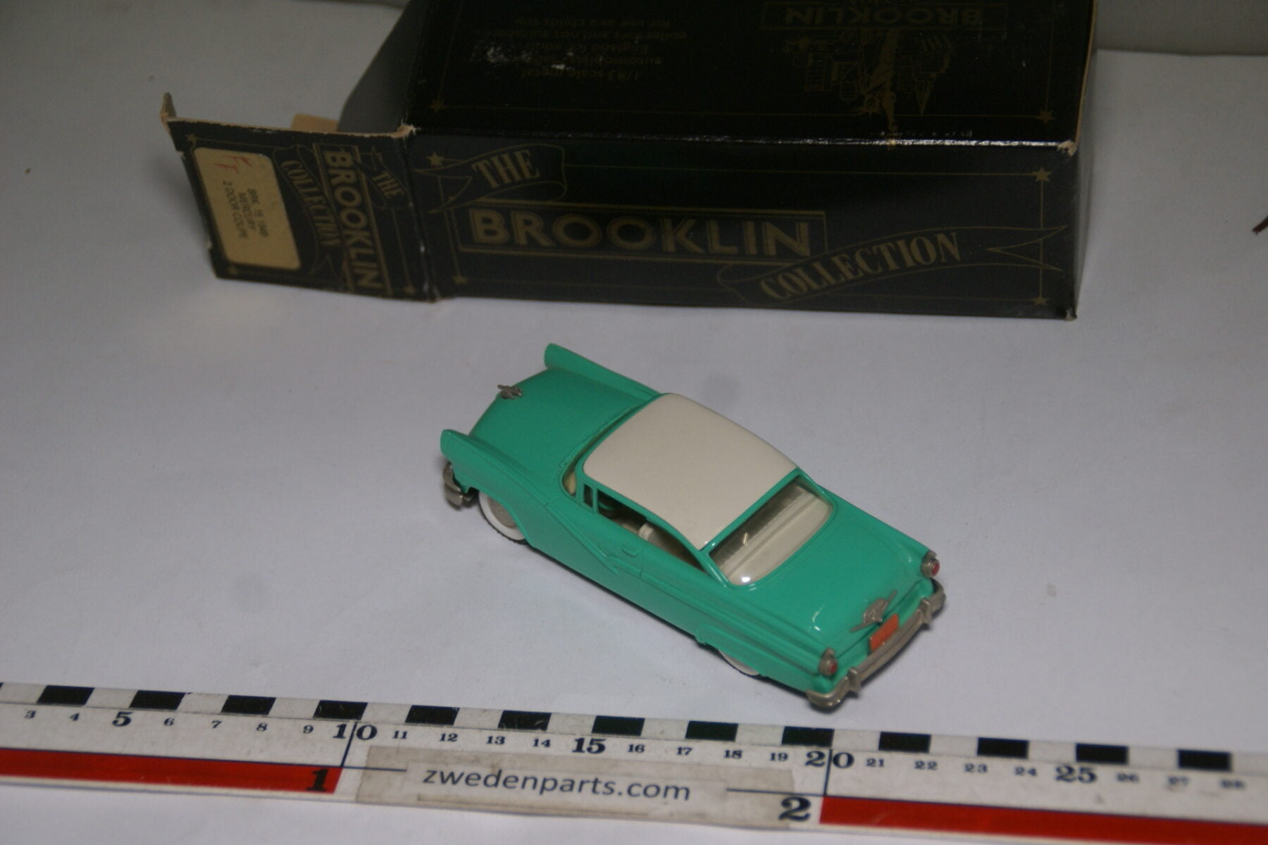 DSC08034 1949 miniatuur Brooklin Models Ford Fairlane groen 1op43 nr BRK 23 MB-6696433b