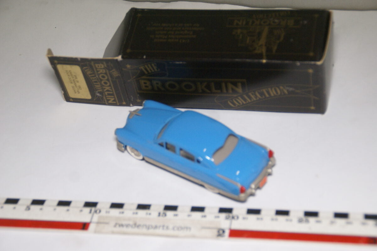 DSC08046 1953 miniatuur Brooklin Models Kaiser Manhattan 4 door sedan blauw 1op43 nr BRK 29 MB-c6111f77