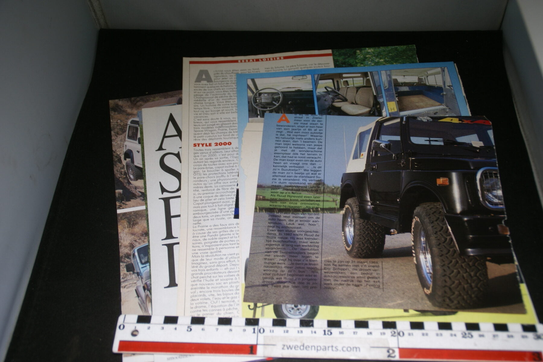 DSC08410 ca. 1985 map met tijdschrift artikelen van Landrover Defender korte wielbasis-0a086b41