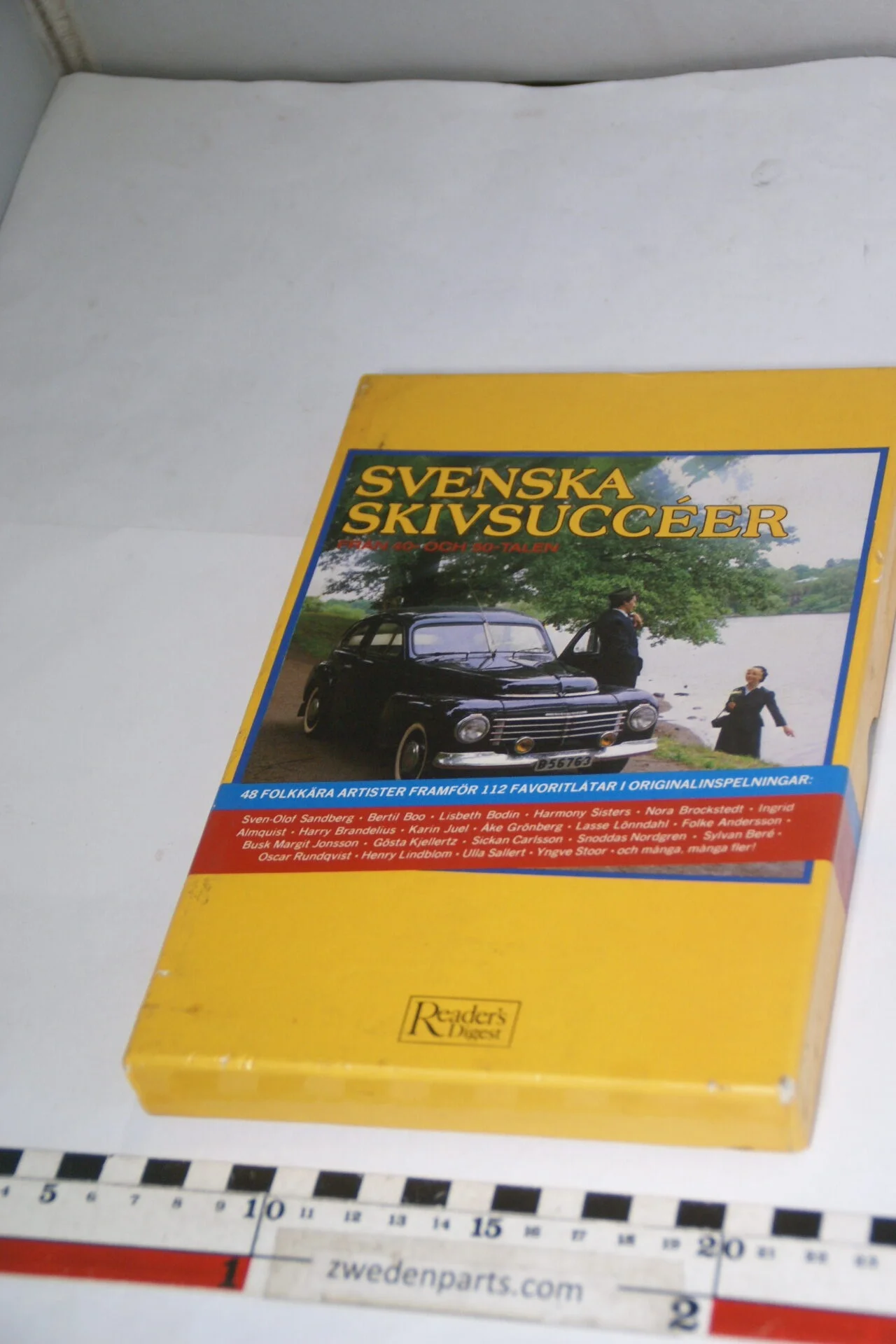 DSC07881 originele Zweedse muziek, box met 4 cassettes met afbeelding Volvo PV444, MB-103321e7