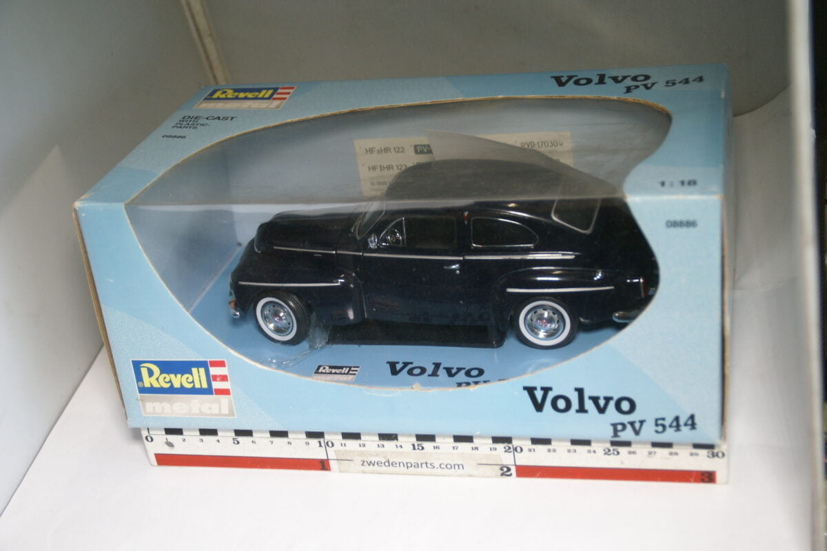 DSC07886 miniatuur Volvo PV 544 1op18 Revell nr 08886, MB-fe868665