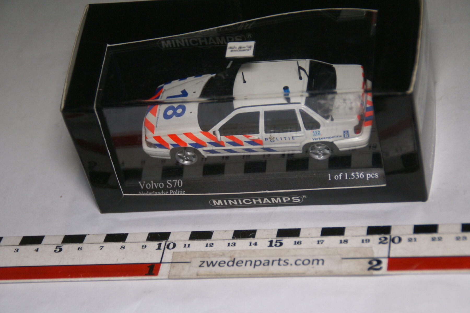 DSC08610 miniatuur Volvo S70 politie 1op43 Minichamps 1 van 1.536 nr 430171891, MB-8bccbea8