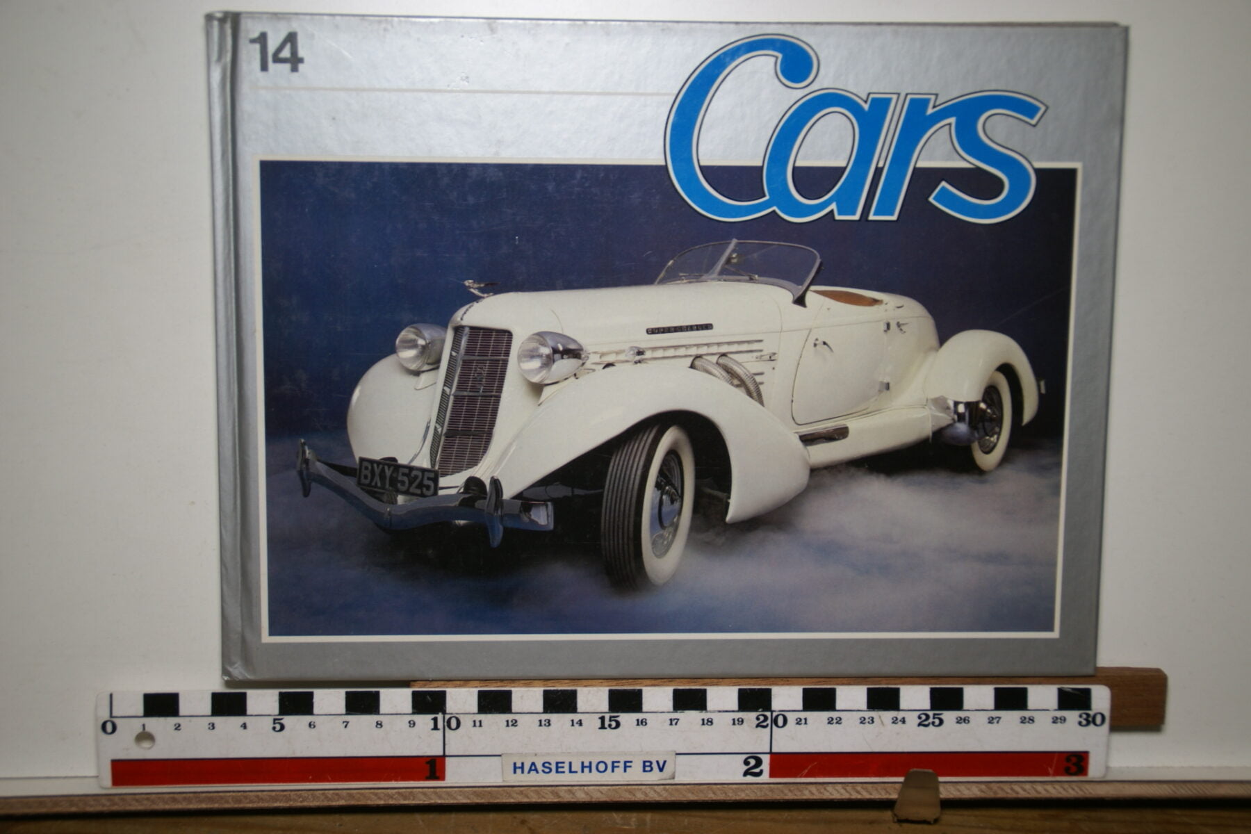 DSC02868 70er jaren boek Cars Collection nr 14 Jaguar E-type Henry Ford Auburn Speedster Svenska-423281f9