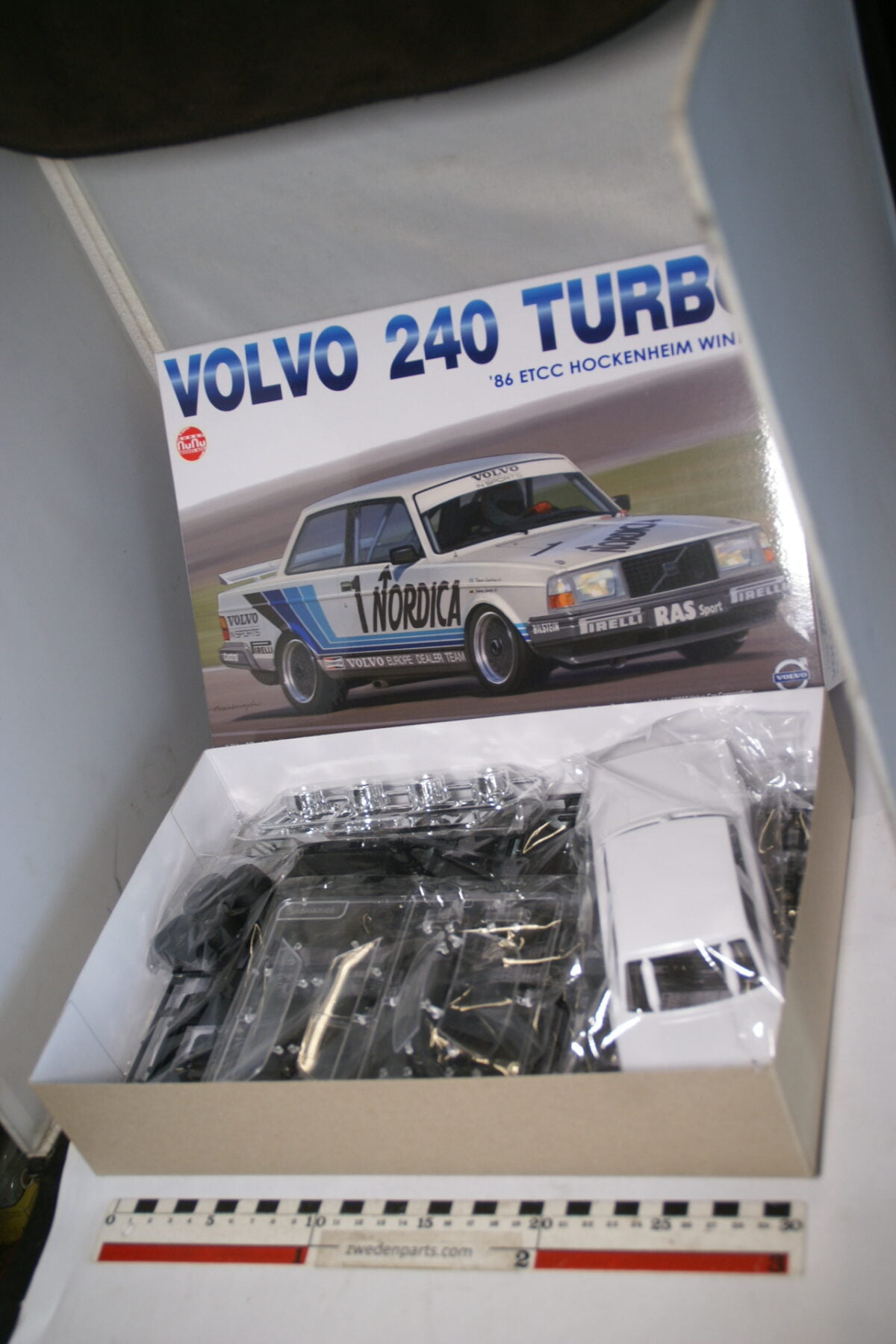 DSC09508 1986 minatuur Volvo 240 turbo bouwdoos 1op24 NuNu nr PN24013 MB-e59e7dec