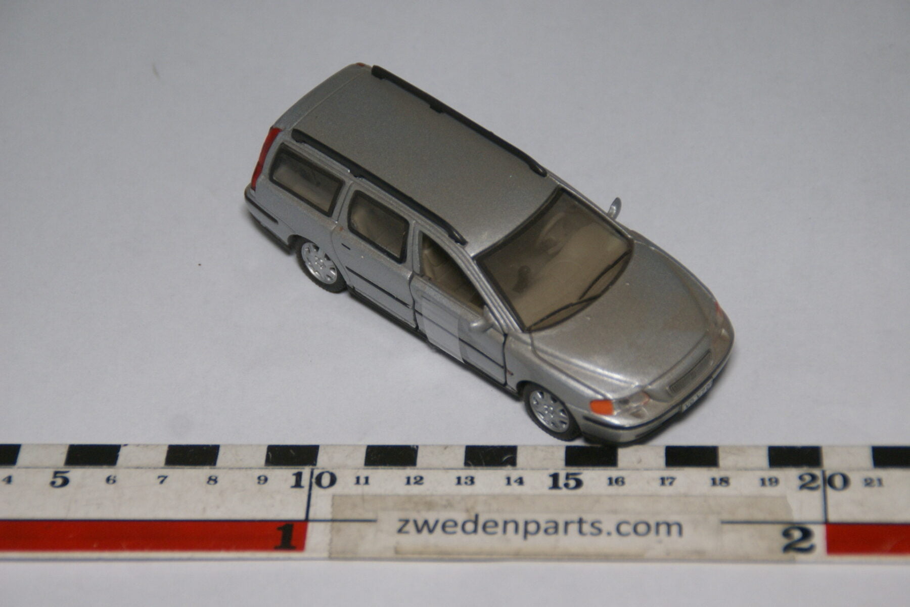 DSC09676 2000 miniatuur Volvo V70 1op43 mint-deba8aeb