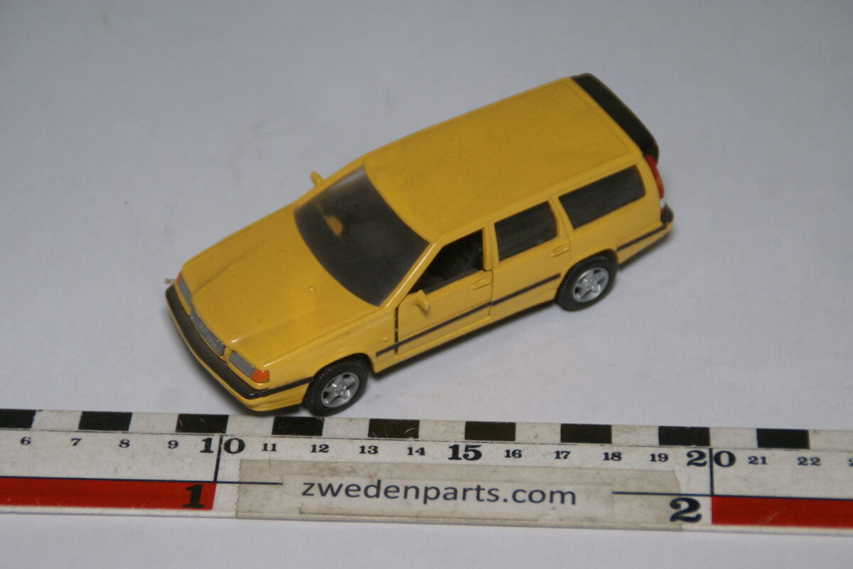 DSC09683  miniatuur Volvo V70 1op43-0f4f4dc7