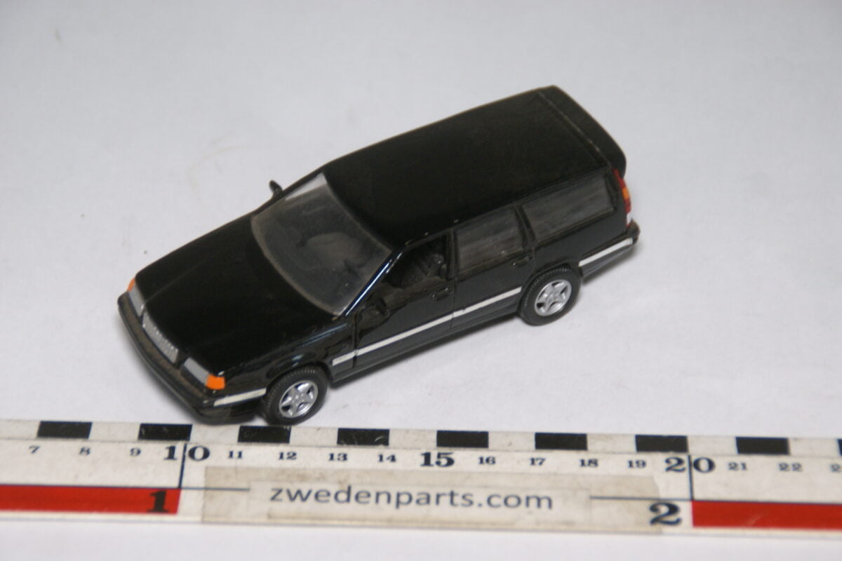 DSC09685 ca 2000 miniatuur Volvo V70 1op43-12ca978c