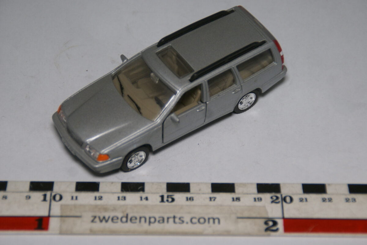 DSC09700 ca 2000 miniatuur Volvo V70 1op43 mint-6a945951