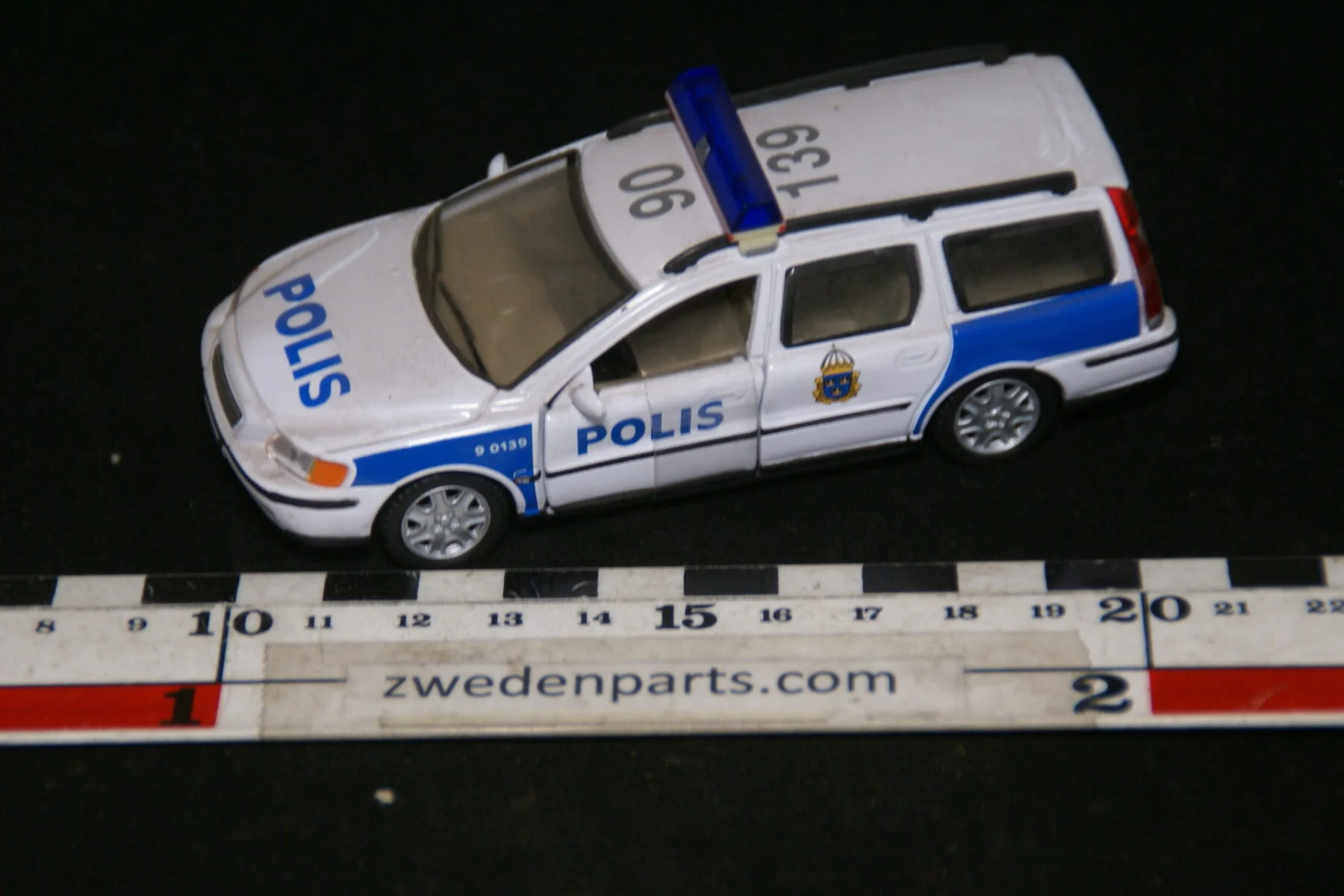DSC09704 2000 miniatuur Volvo V70 Polis 1op43 mint-905b63a4