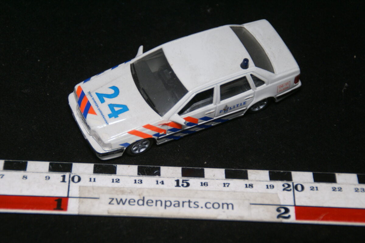 DSC09729 1992 miniatuur Volvo 850 854GLT politie 1op43 AHC Models-c7e567e9