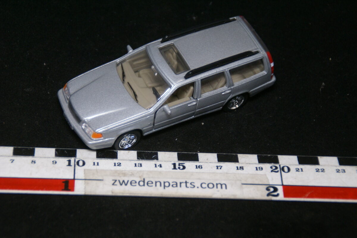 DSC09732 ca 2000 miniatuur Volvo V70 1op43-825d46d8