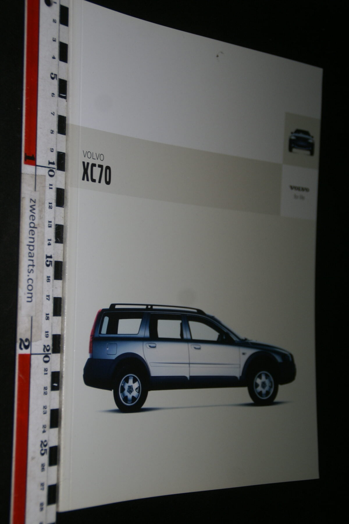 DSC01433 2004 originele brochure Volvo XC70 nr MSPV527-1816, English-2f9368e3