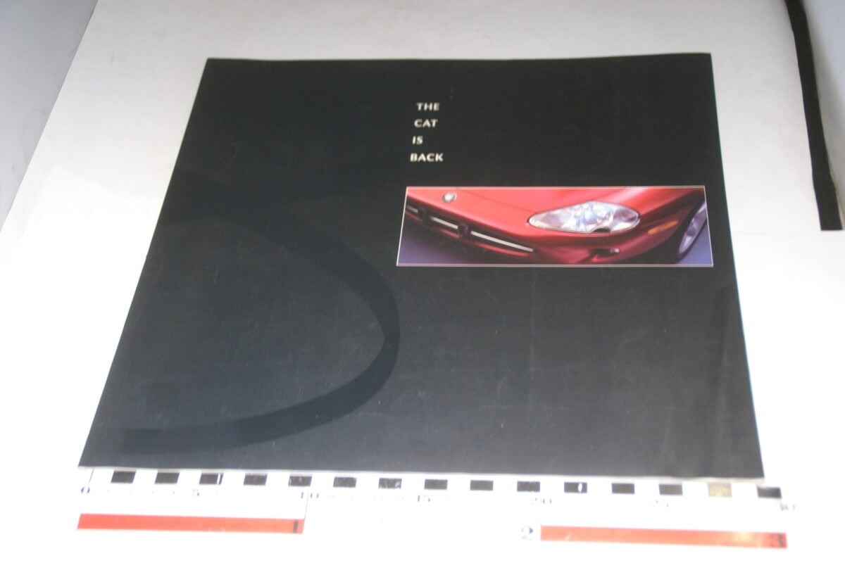 DSC01474 1996 originele brochure Jaguar XK8 nr JLD-12-22-21-3e87be3a