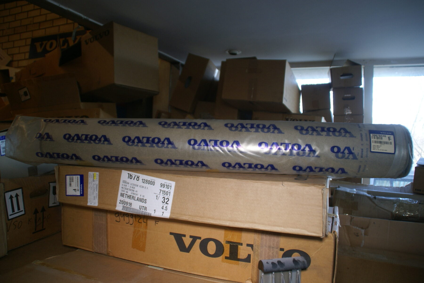 DSC01728 150 splinternieuw cargomat bruin origineel Volvo VXC70 artnr. 39878446 NOS-e270dcaa