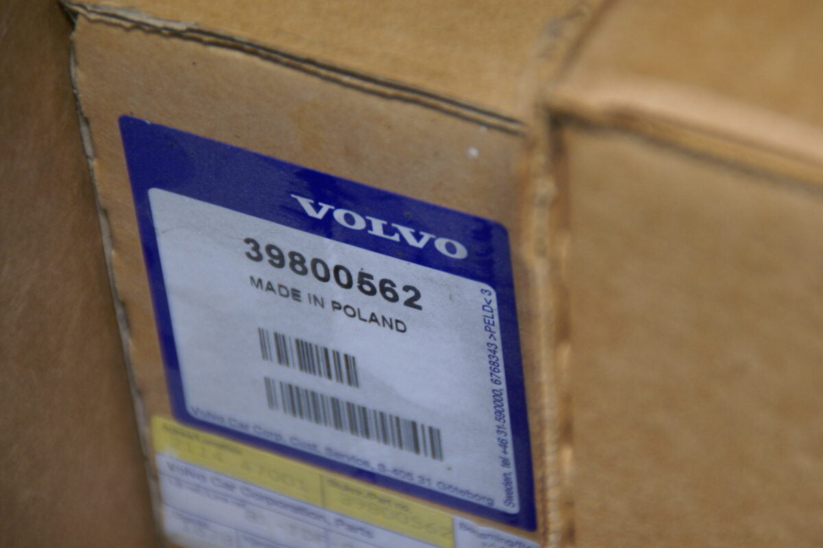 DSC01730 100 als nieuw in doos mattenset zwart origineel Volvo XC60 artnr. 39800562 NOS-1004a2ec