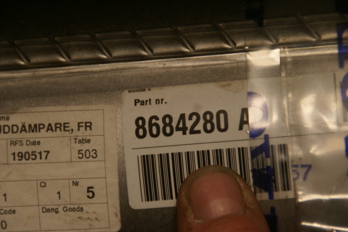 DSC01769 150 uitlaatdemper origineel Volvo V70 artnr. 8684280 NOS-2a7b4d3c