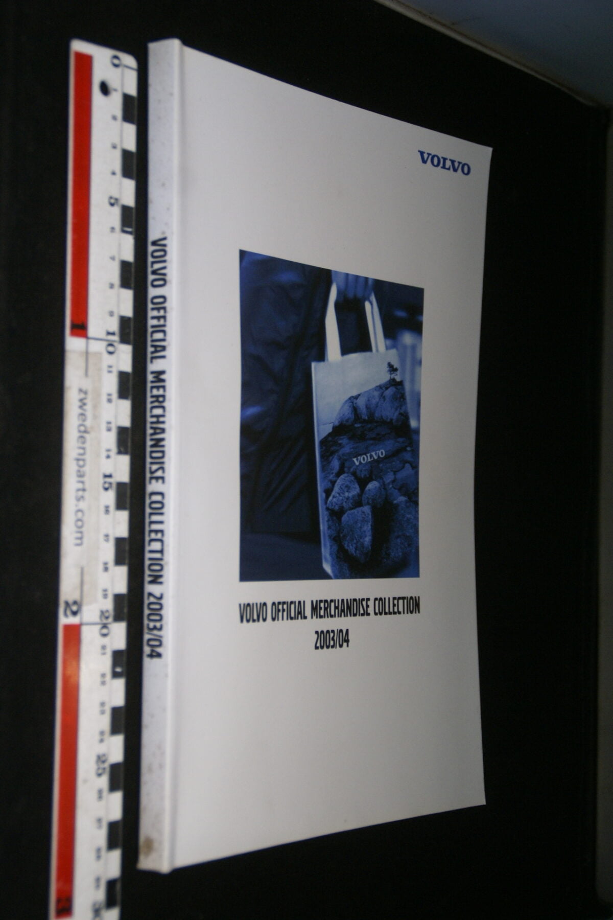 DSC00939 2003 boek origineel Volvo Merchandise, English-2a81a6eb