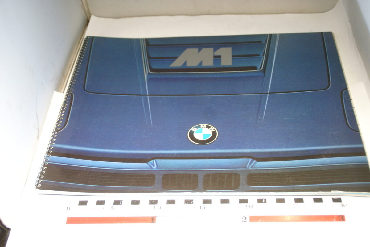 DSC00944 ca 1990 brochure origineel BMW M1-914beb4a
