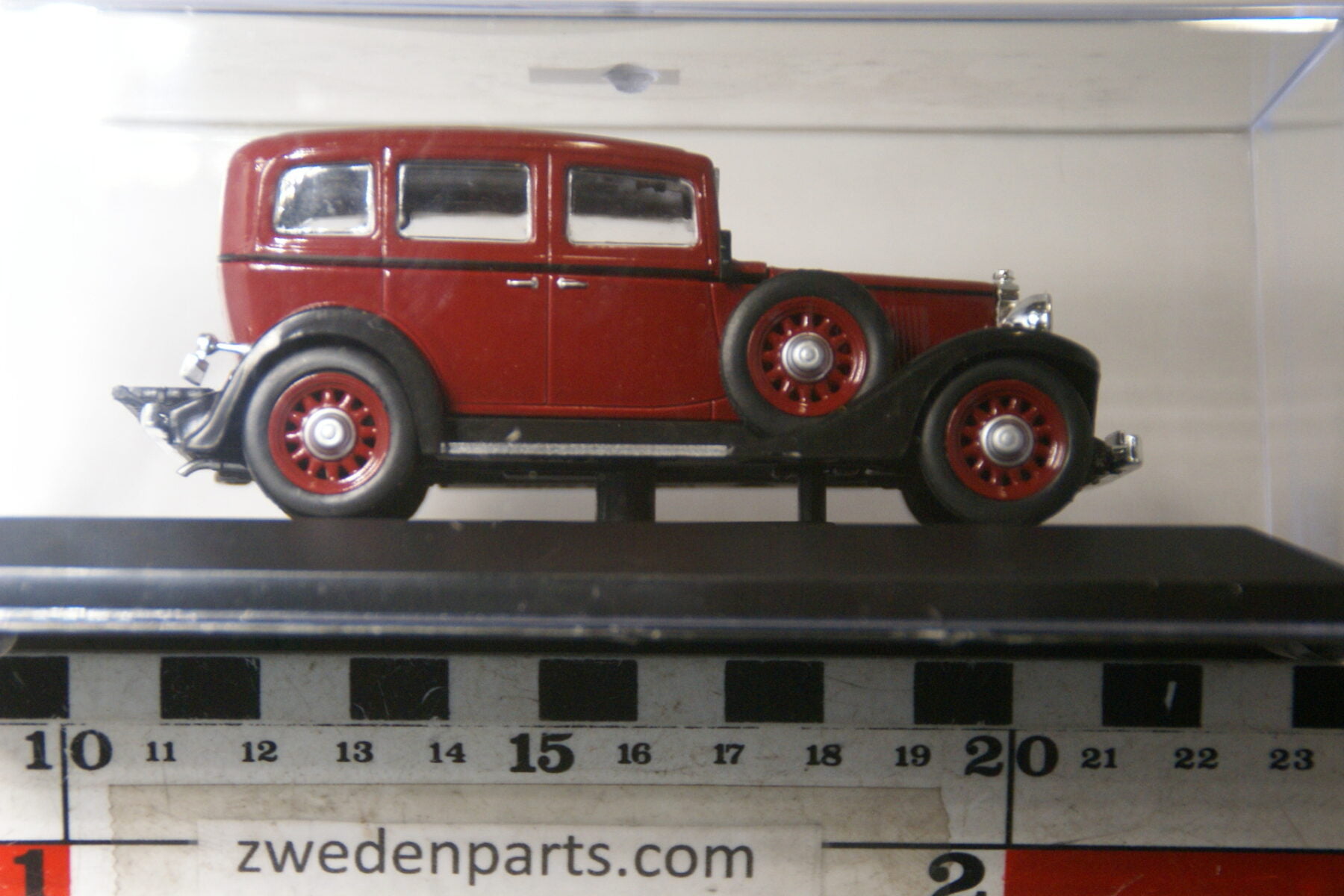DSC02380 1933 miniatuur Volvo PV654 rood, schaal 1op43, Whitebox nr 191, MB-99f1faeb