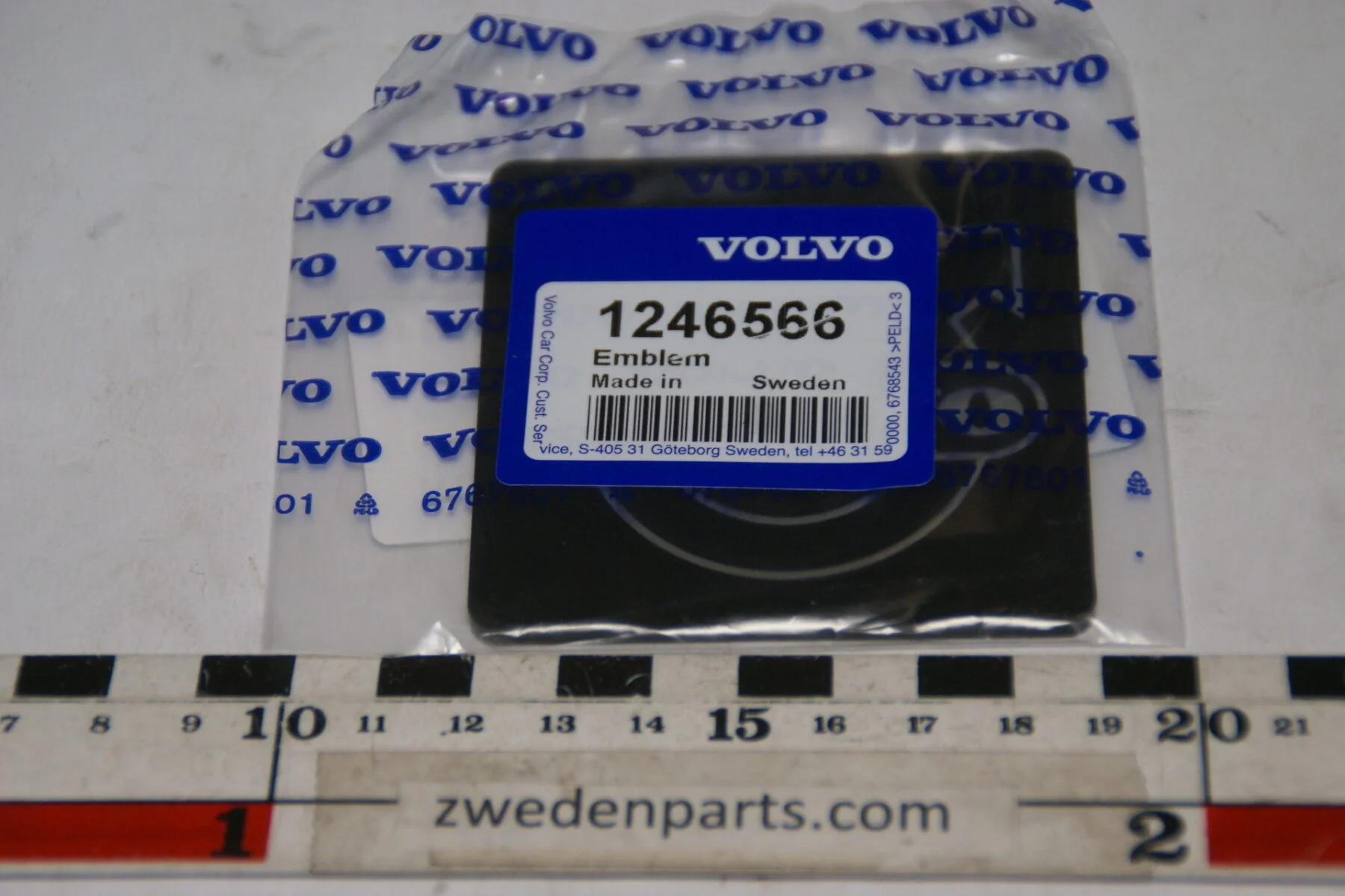 DSC02790 origineel embleem Volvo 200 artikelnr 1246566 NOS 18-411325ba
