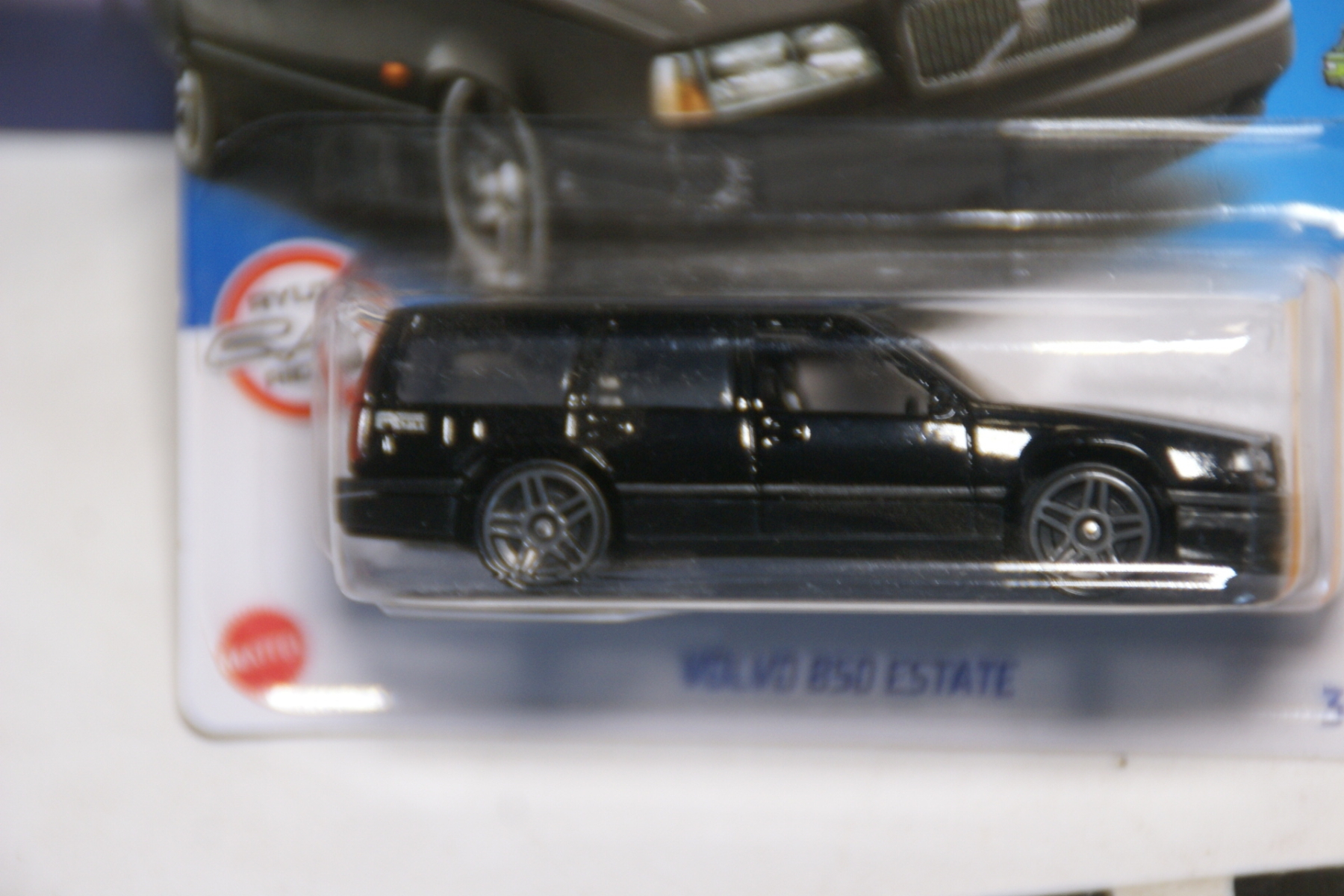 DSC04543 miniatuur Volvo 855 zwart Hotwheels MB