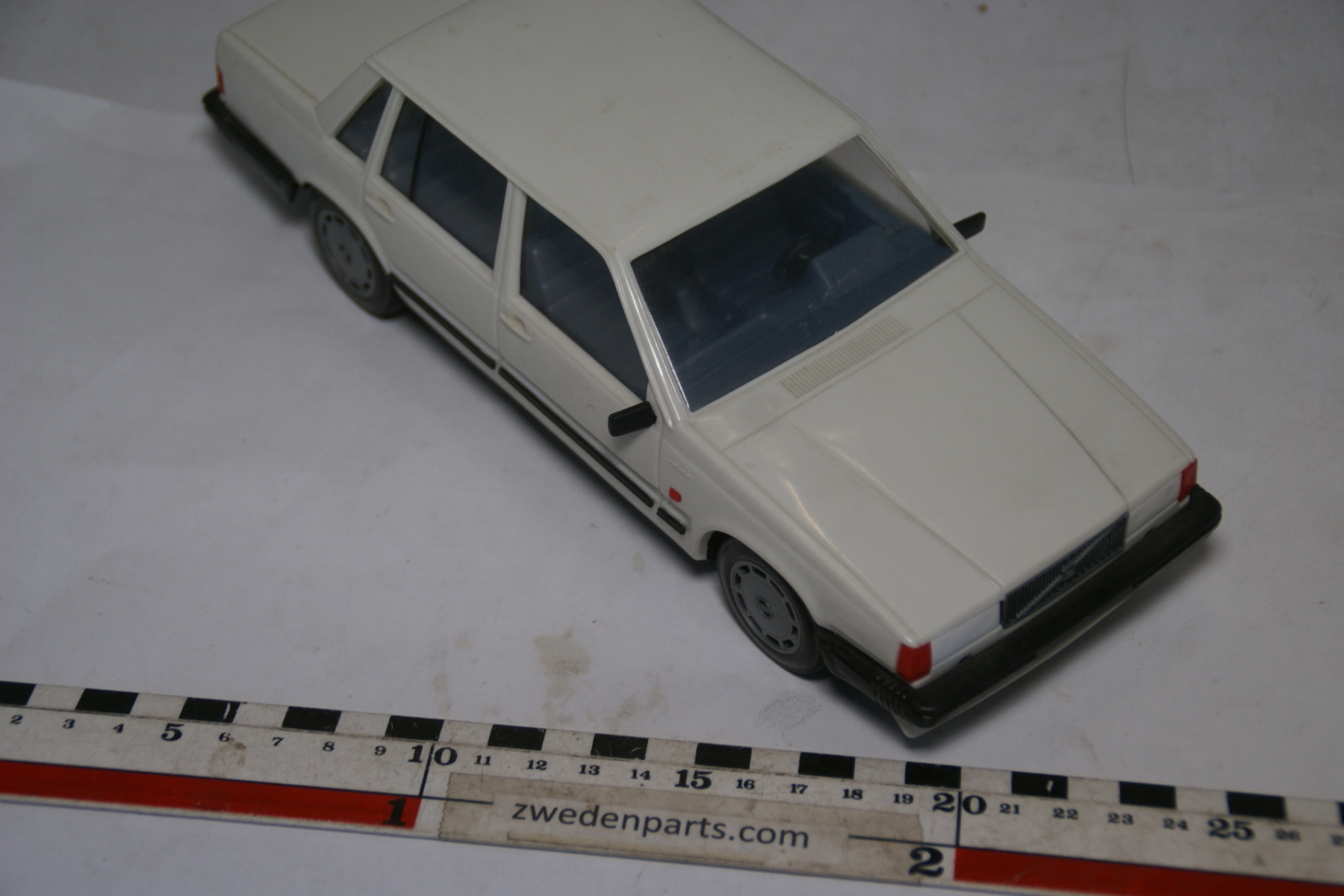 DSC04561 miniatuur Volvo 760GLE wit Stahlberg made in Finland Mint 1op18