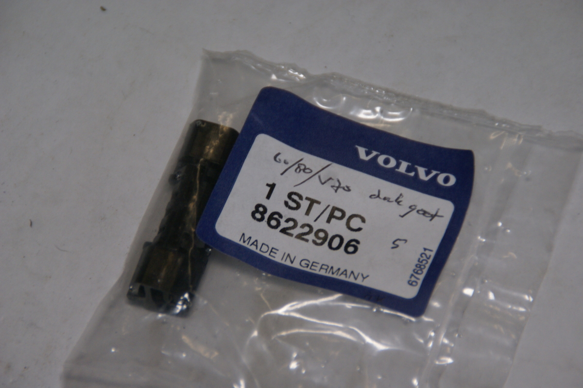 DSC04655 clip sierlijst dak origineel Volvo S60 V70 XC70 S80 artnr 8622906 NOS 5