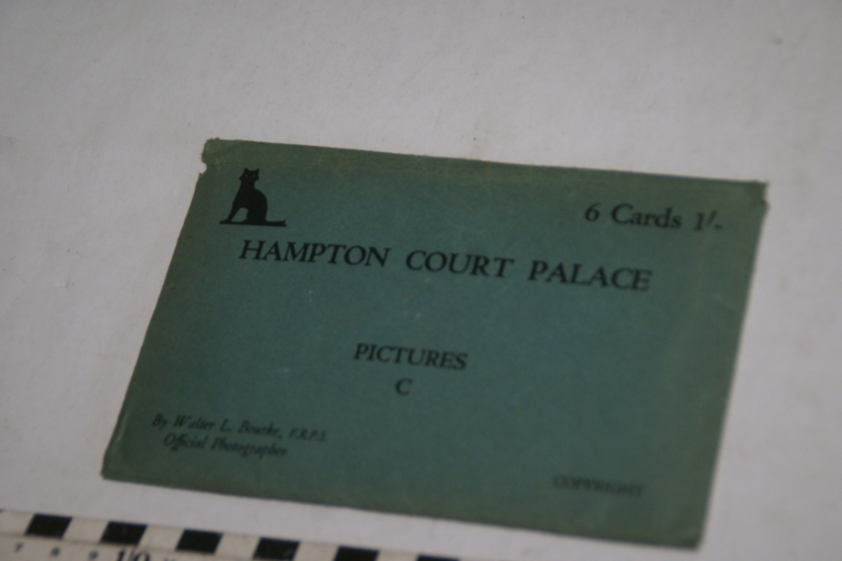 DSC04671 50er jaren vintage mapje met prentbriefkaarten Hampton Court Palace nieuwstaat