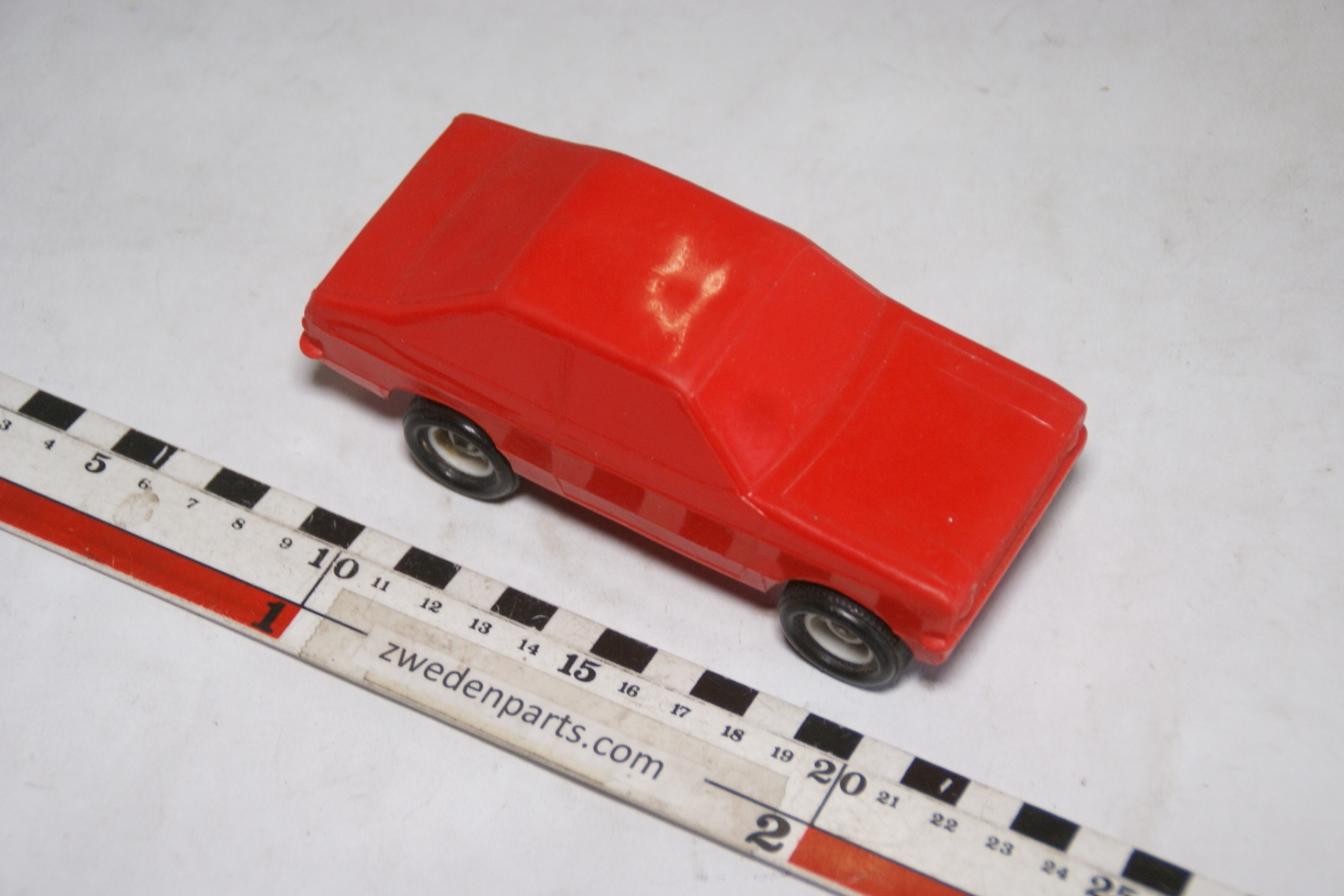 DSC04952 miniatuur Ford Escort ca. 1op36 Plasto