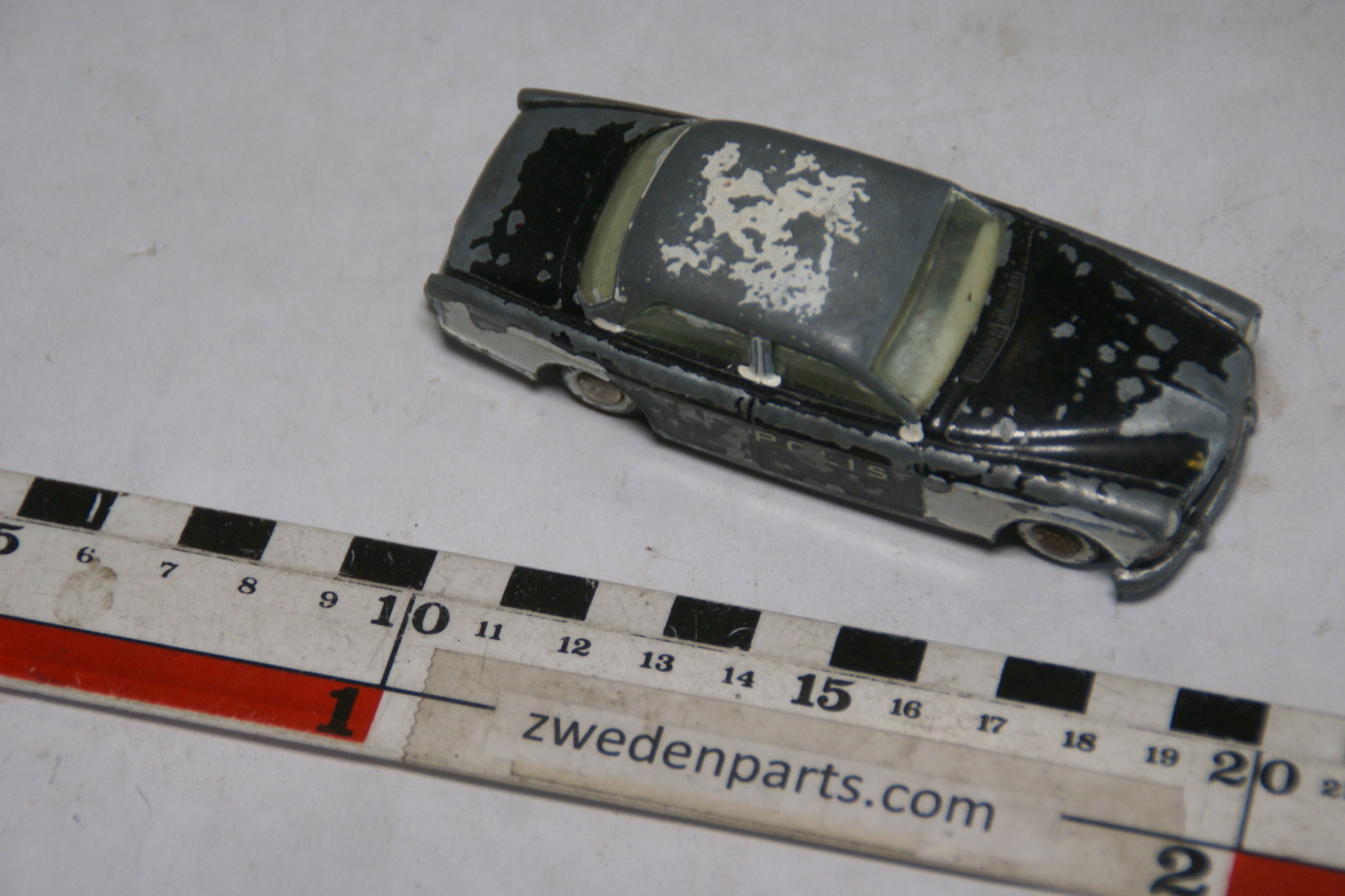 DSC04959 50er jaren miniatuur Volvo 1200 Polis, zonder zwaailichten ca. 1op43 Tekno Danmark nr 810