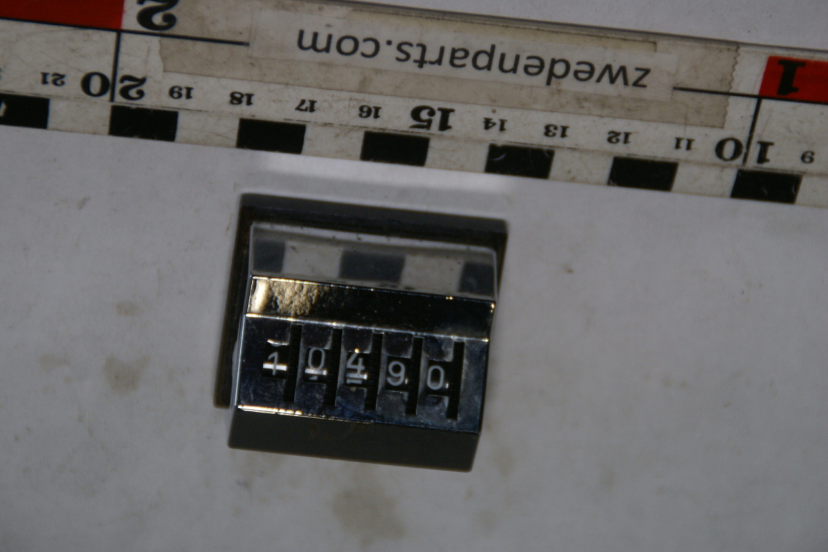 DSC04963 60er jaren dagtellerkastje voor de oldtimer verchroomd, nieuwstaat
