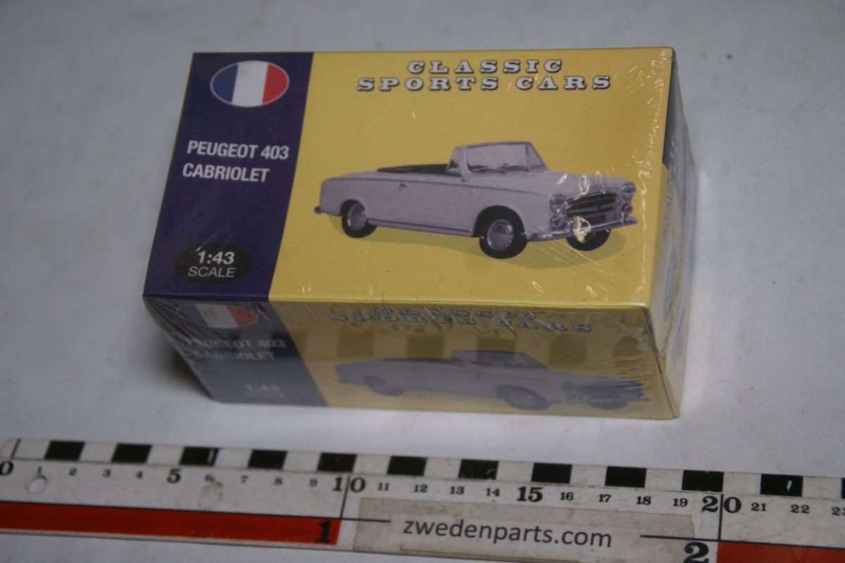 DSC05014 miniatuur 1op43 Peugeot 403 convertible Atlas Classic Sports Cars nr 46561122 NOS