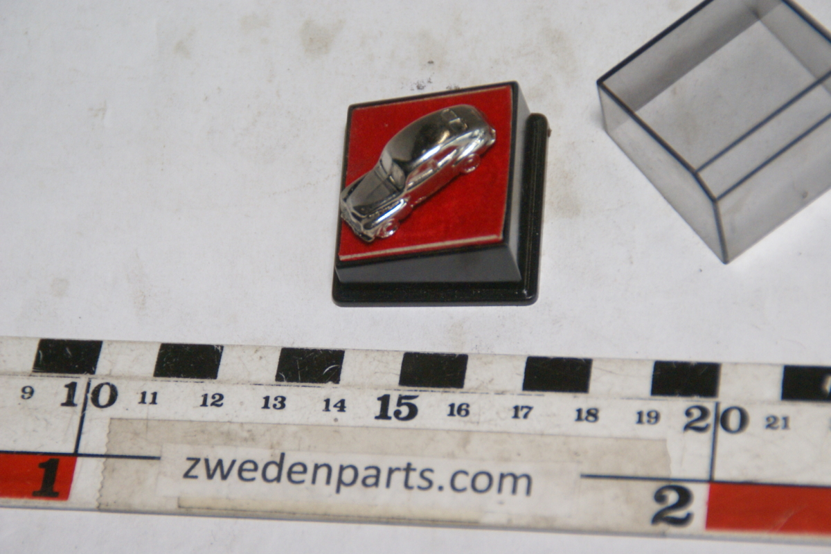DSC05034 pin, miniatuur ca 1op180 Volvo 444 chroom MB