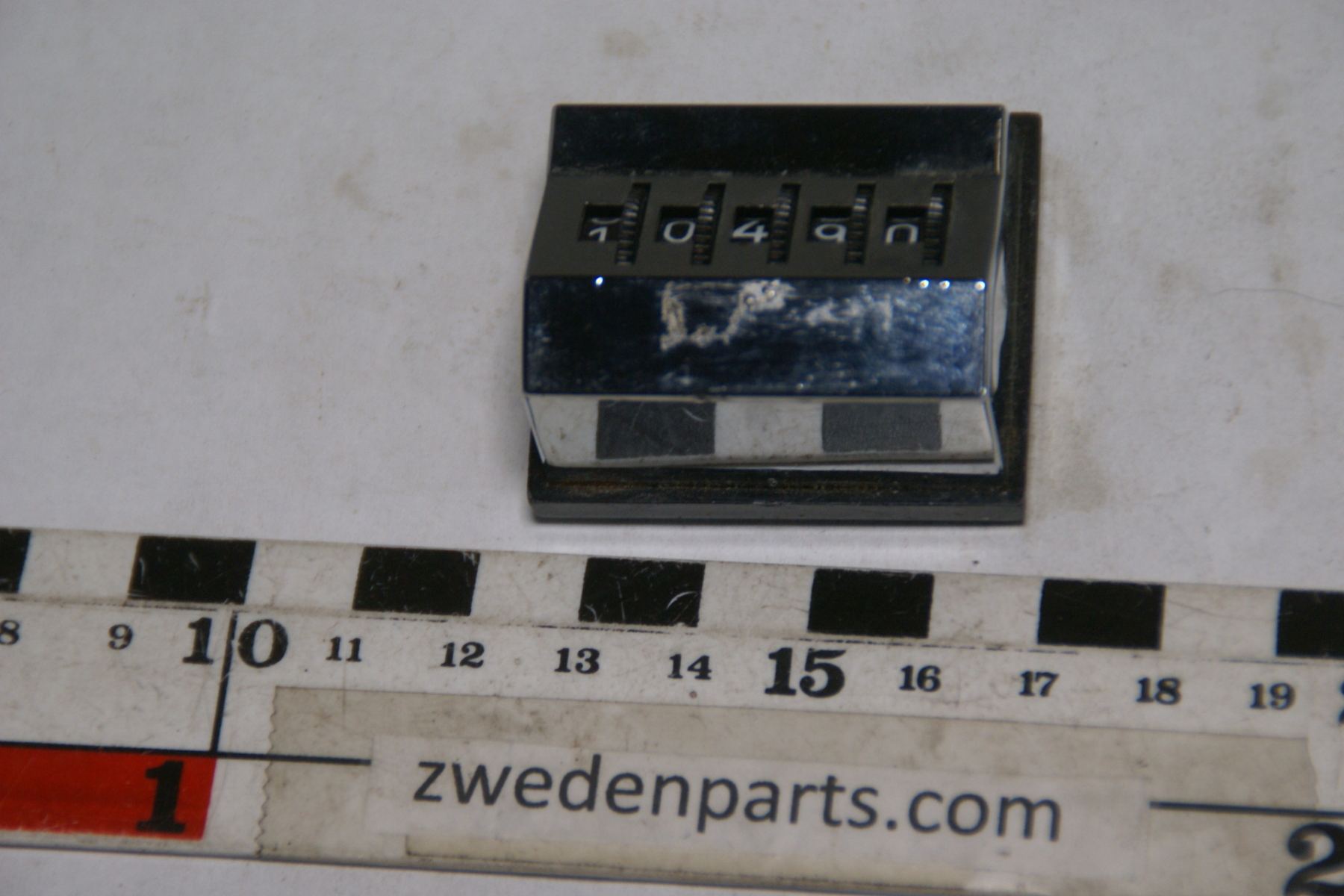 DSC05037 50er jaren dagteller met magneet chroom nieuwstaat
