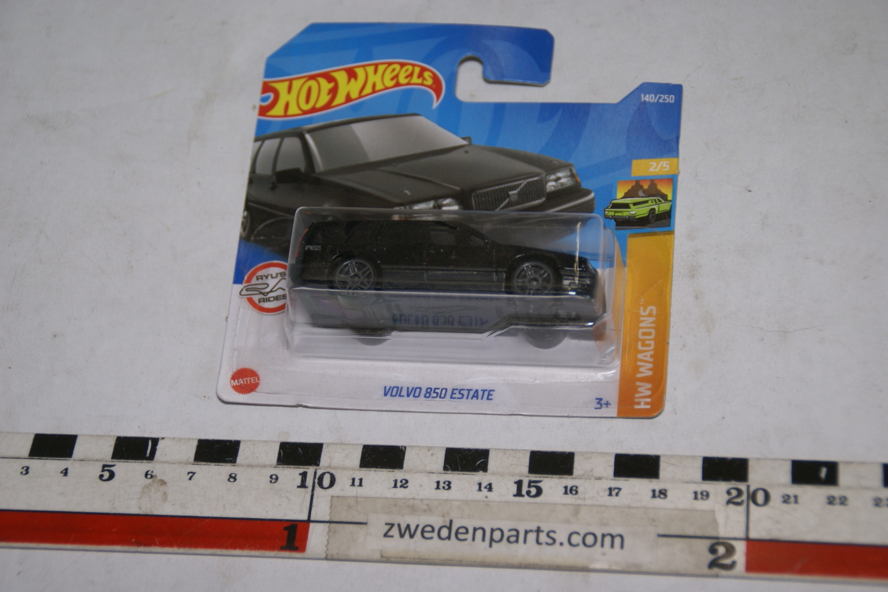 DSC05039 miniatuur ca 1op60 Volvo 855 859 zwart Hotwheels blister nr. 140-250
