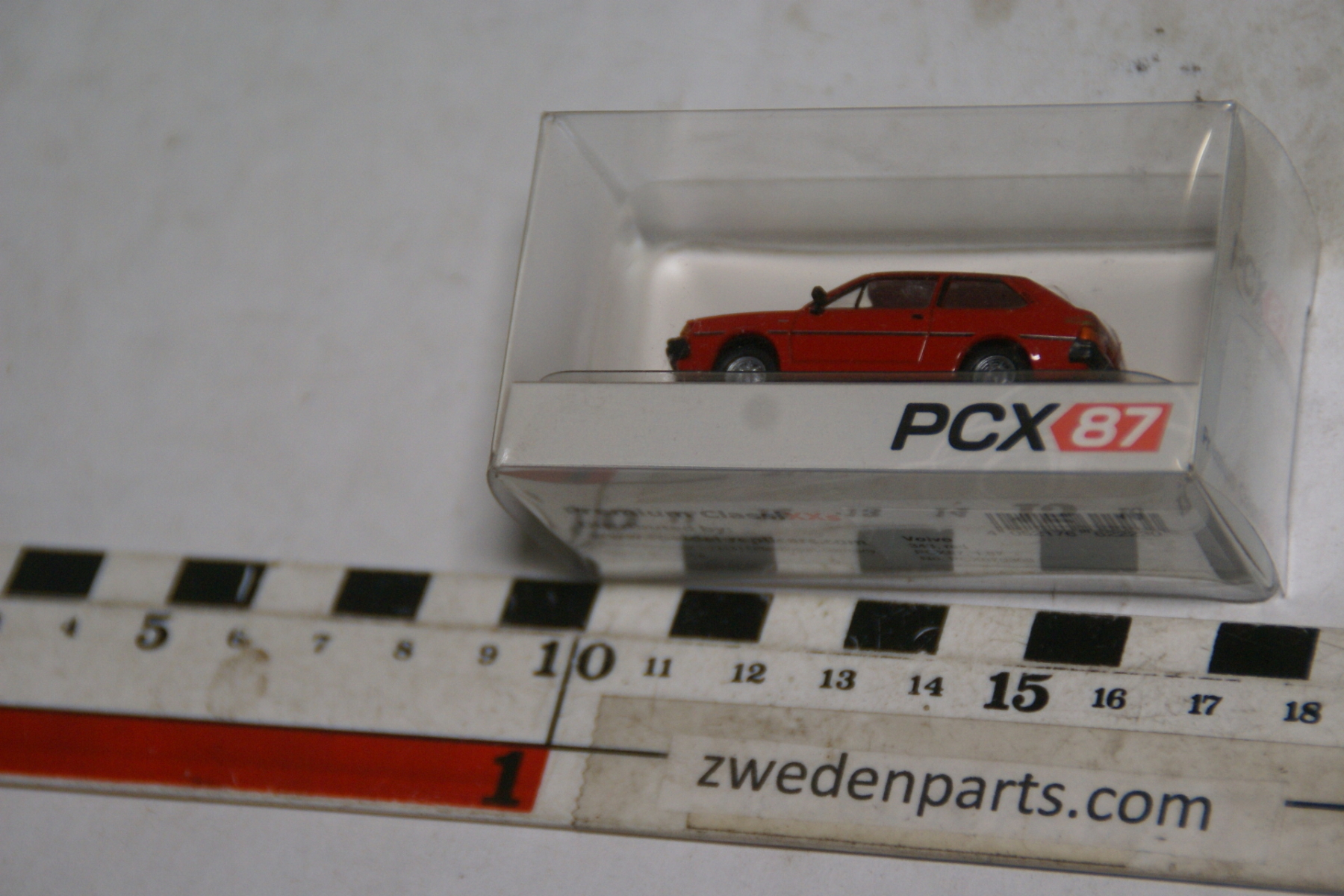 DSC05061 miniatuur Volvo 343 rood 1op87 PCX nr 303 MB