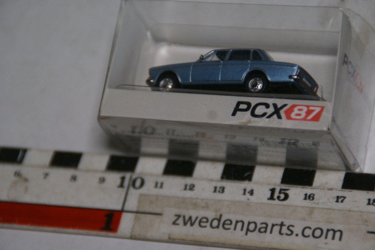 DSC05063 miniatuur Volvo 164 blauw metallic 1op87 PCX nr 193 MB