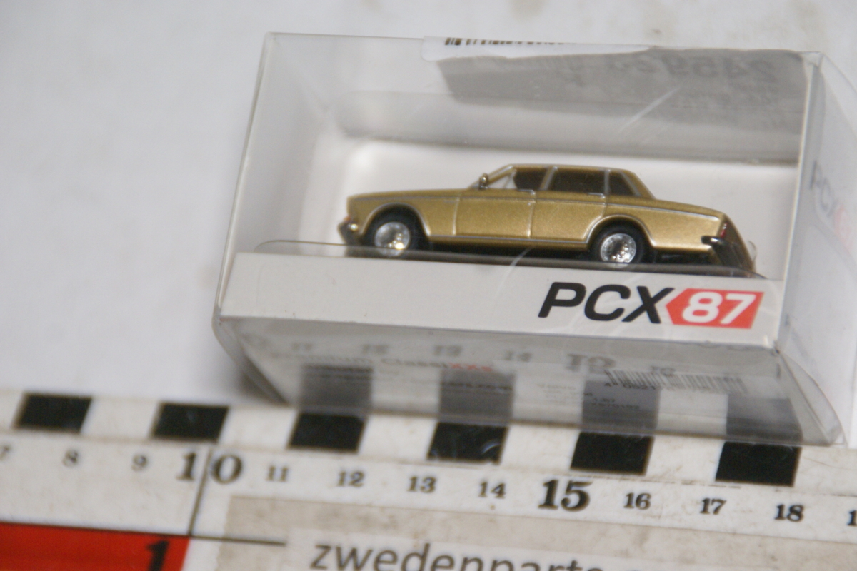 DSC05073 miniatuur Volvo 164 goud metallic 1op87 PCX nr 192 MB