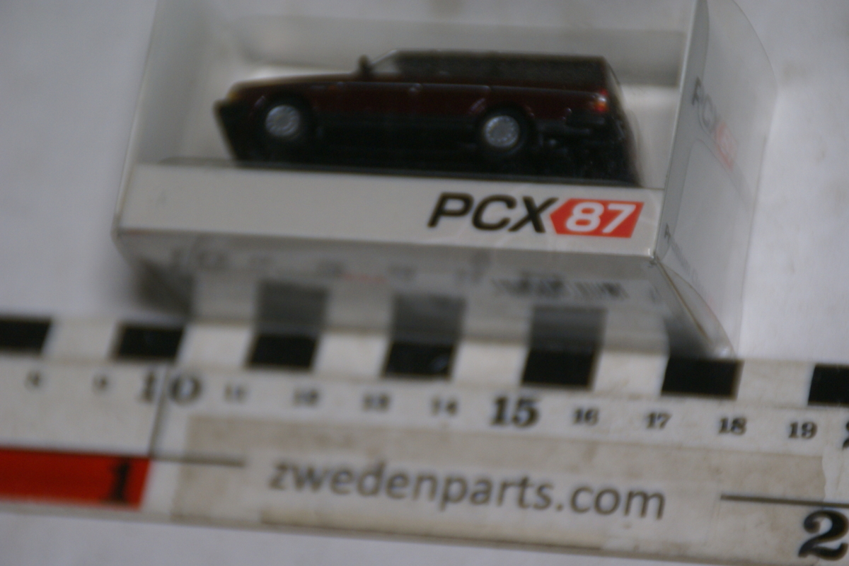 DSC05075 miniatuur Volvo 240 245 rood metallic 1op87 PCX nr 398 MB