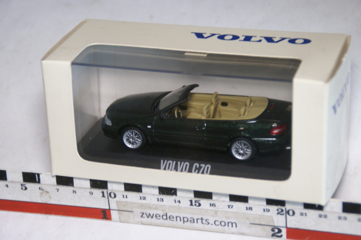 DSC05082 miniatuur Volvo C70 1op43 Minichamps MB