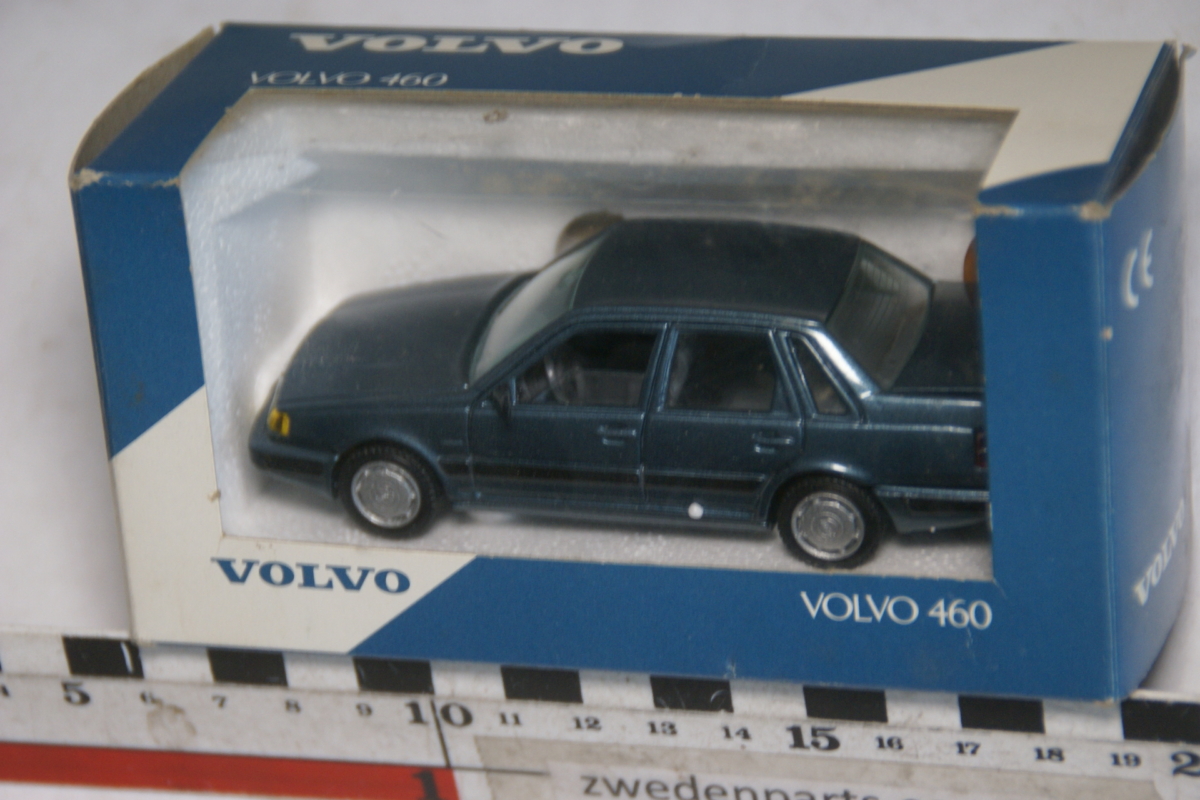 DSC05094 miniatuur Volvo 460 blauw 1op43 AHC MB